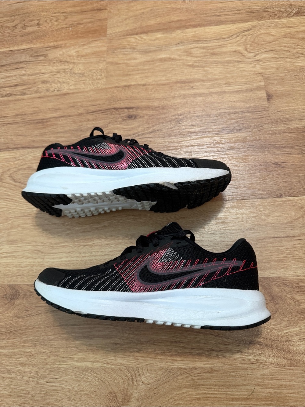 Nike Women's Black and Pink Knit Running Sneakers